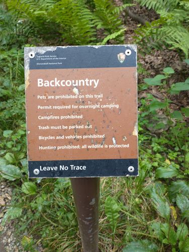 Reminders for hikers to be a good visitor.