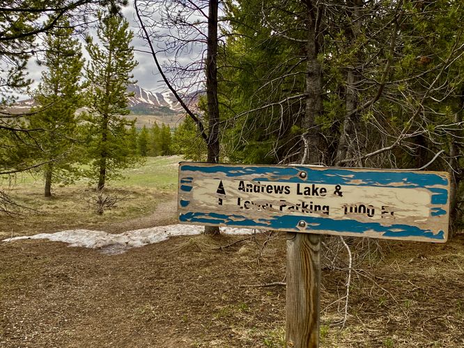 Andrews Lake trail sign