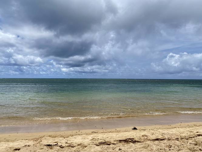 Pacific Ocean, tiny waves, at Anini Beach (Kauai)