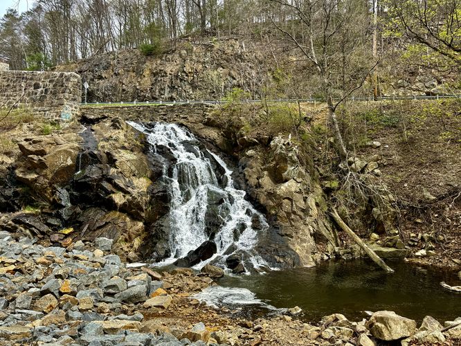 Antietam Lake Falls and its pool