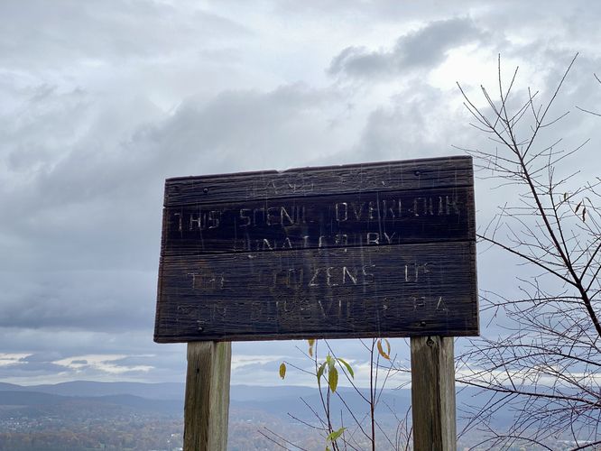 Super old sign for the overlook