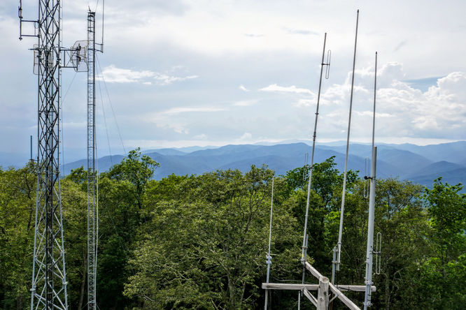 Picture 10 of Barnett Knob Lookout Tower Hike 061618