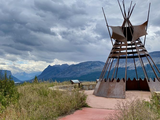 Metal lodge (tipi)