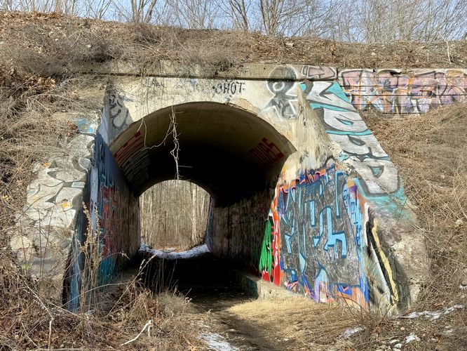 Graffiti tunnel