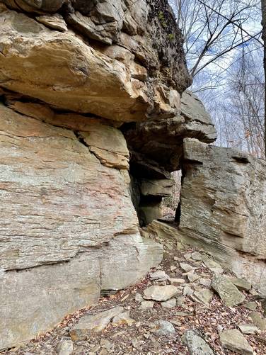 Boone Run Boulders cave (rock enclosure)