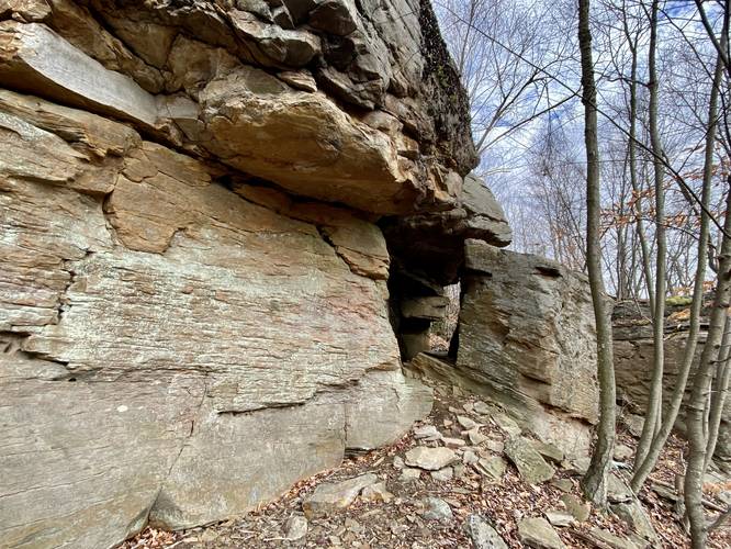 Boone Run Boulders cave (rock enclosure)