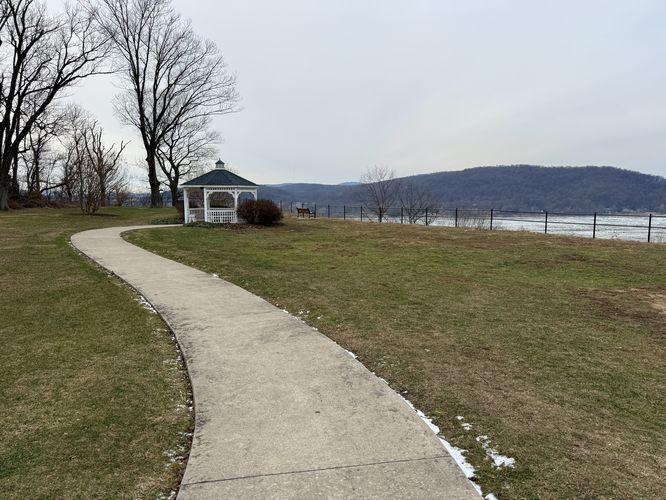 Breezyview Overlook path (universal access)