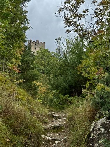 A look back at Castel Montani di Sopra from the trail