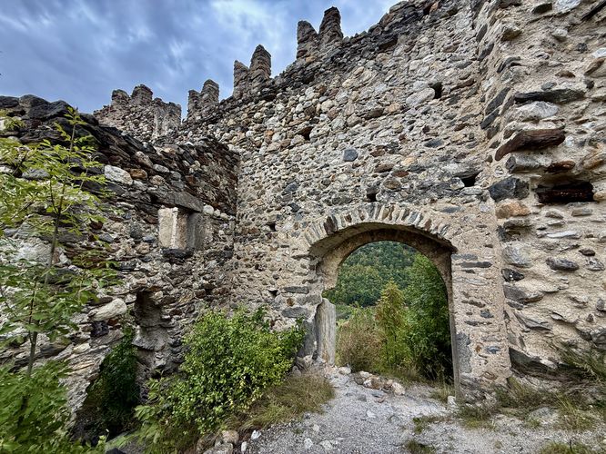 Ruins of Castel Montani di Sotto