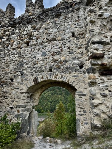 Castle entrance at Montani di Sotto