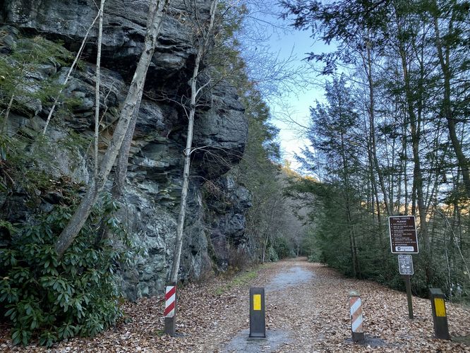 Buttermilk Falls trailhead along D & L Trail