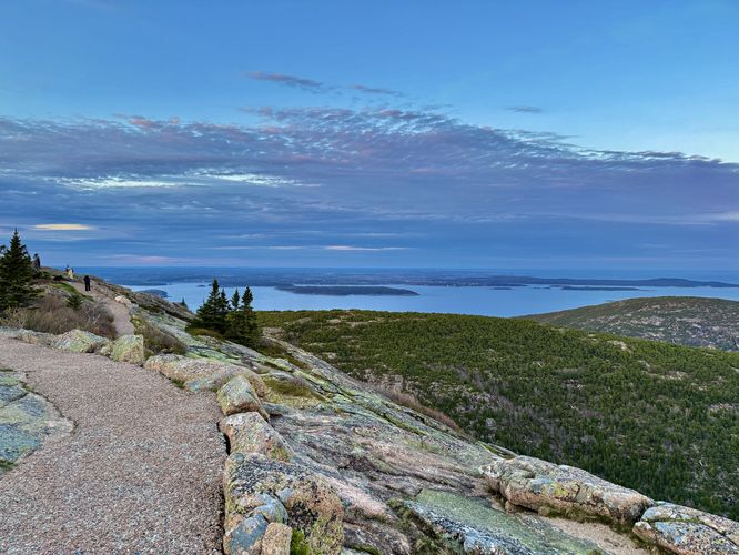 Picture 11 of Cadillac Summit Trail