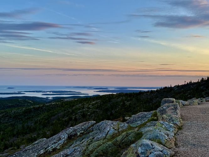 Picture 12 of Cadillac Summit Trail
