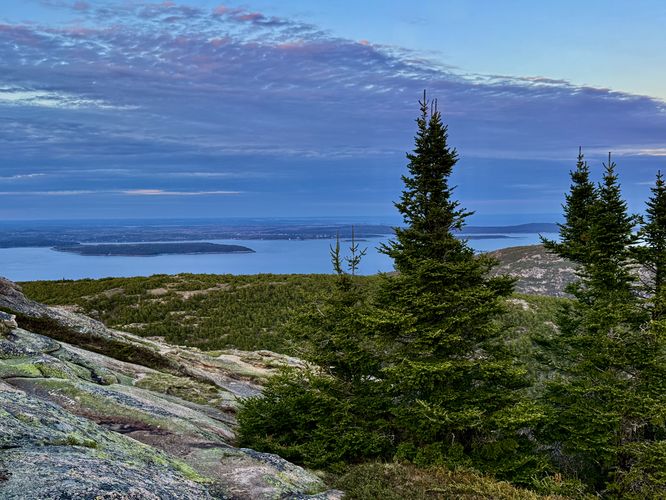 Picture 13 of Cadillac Summit Trail