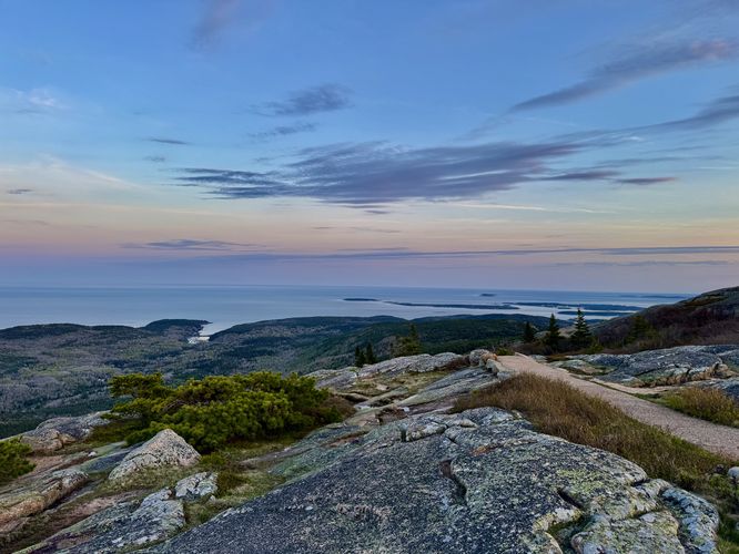 Picture 15 of Cadillac Summit Trail