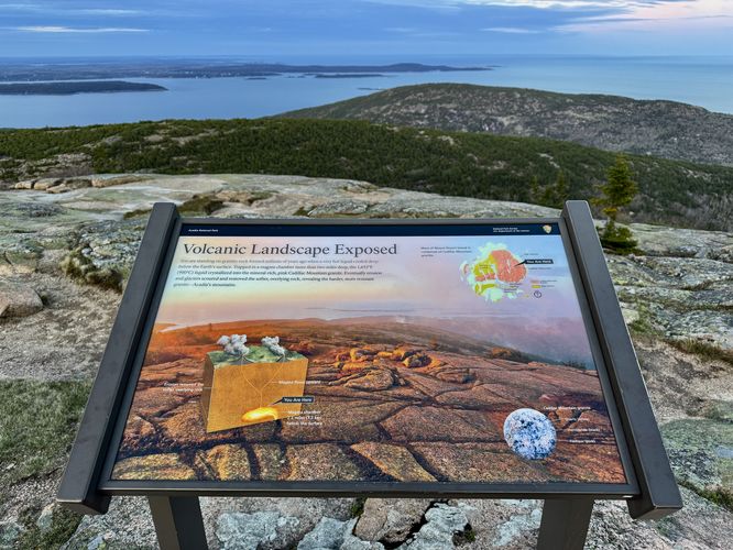 Picture 16 of Cadillac Summit Trail