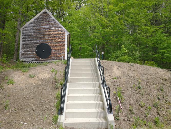 Trail starts stop the concrete stairs 