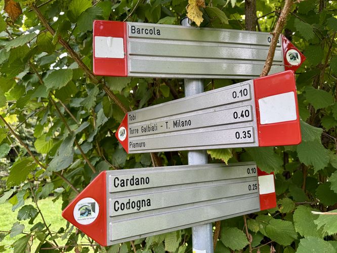 Turn to Cascata di Tobi (Tobi Waterfall)