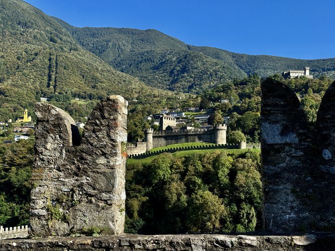 Picture 6 of Castel Grande Walk