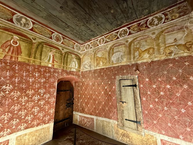 Vibrant frescoes in the West Palace