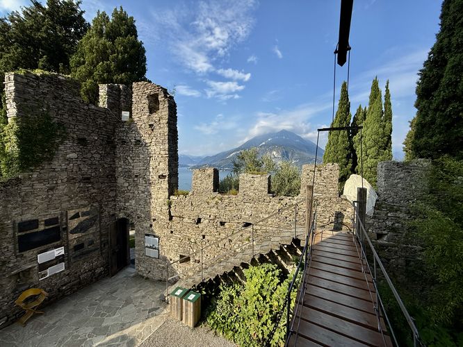 Picture 36 of Castle of Vezio