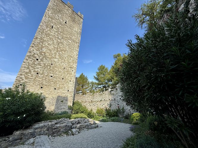 Picture 38 of Castle of Vezio