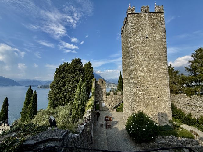 View of Castello di Vezio's courtyard