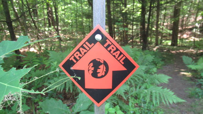 Trail marker for Helen's Path