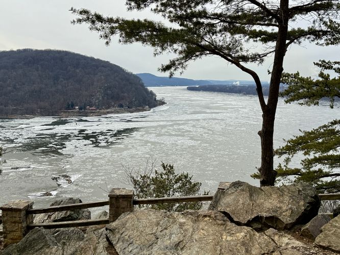 Default image for Chickies Rock Overlook Trail, a 1.0-mile trail in Columbia, Pennsylvania (US)