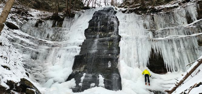 Picture 1 of Chimney Hollow Falls Ice Climb 12272024
