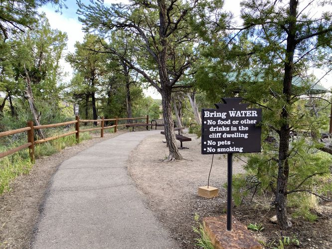 Universal access trail of the Cliff Palace Overlook