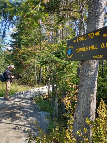 Entrance to the Cobble Hill Trail 