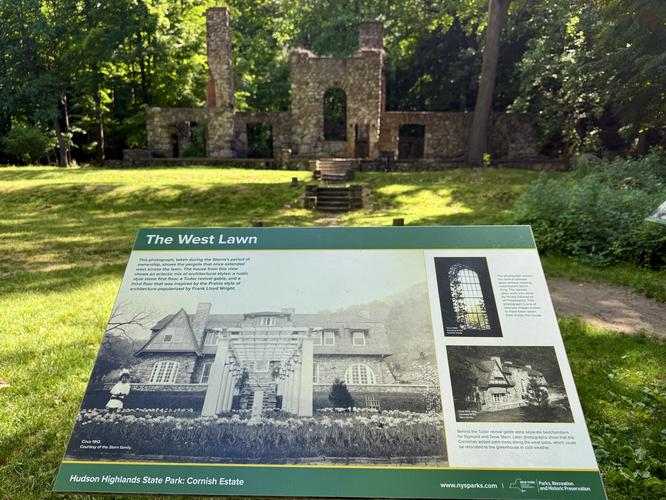 Picture 24 of Cornish Estate Ruins Trail