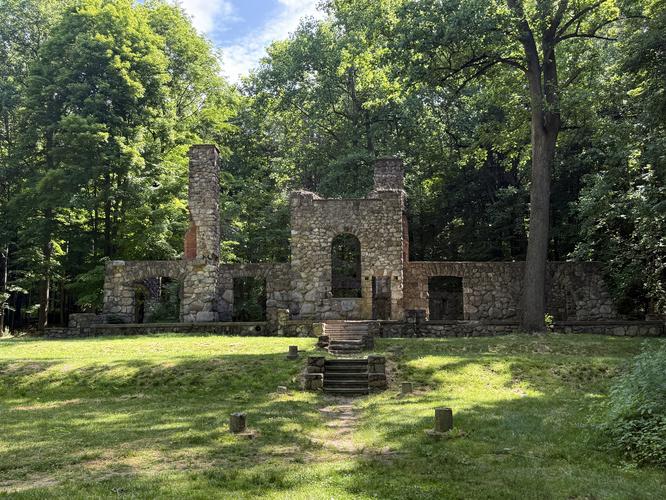 Front view of the Stern-Cornish Estate mansion ruins