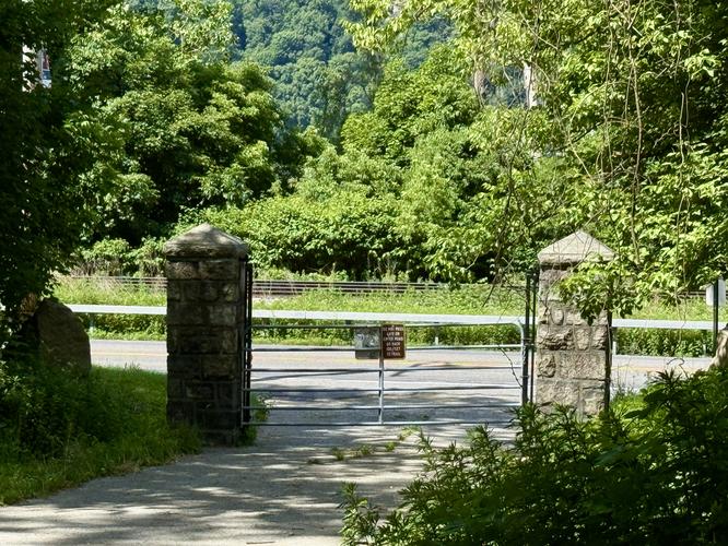 Old entrance to the Stern-Cornish Estate