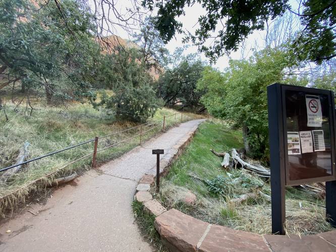 Court of the Patriarchs Overlook trailhead