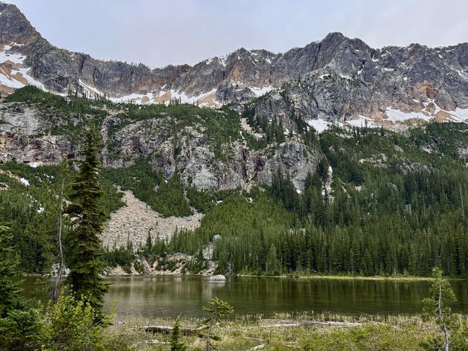 View of the glacial cirque of Cutthroat Lake