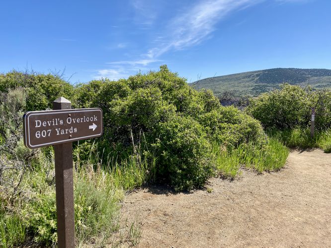 Devil's Overlook trailhead sign