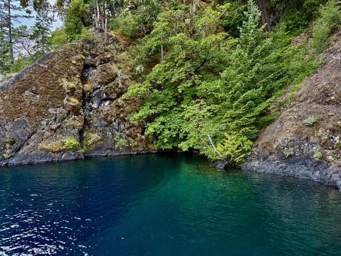 Turquoise waters of the Devil's Punch Bowl
