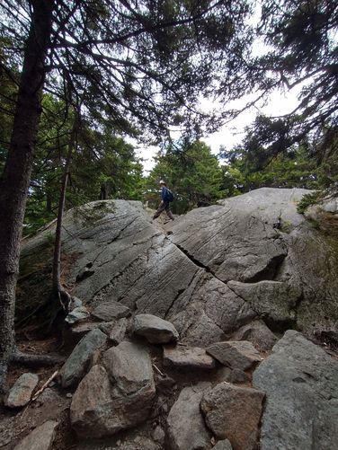 Massive rock ledges to navigate