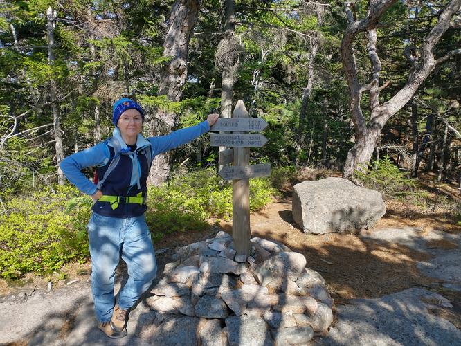 Trail junction at Eagles Crag 