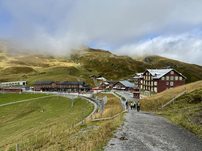 Picture 4 of Eiger Trail Hike