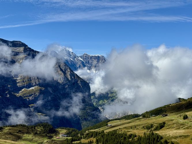 View toward Lauterbrunnen valley and Mürren