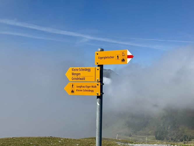 Trail junction sign for the Eigergletscher station