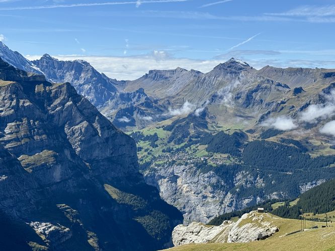 View of Mürren and the Lauterbrunnen valley from Eigergletscher station