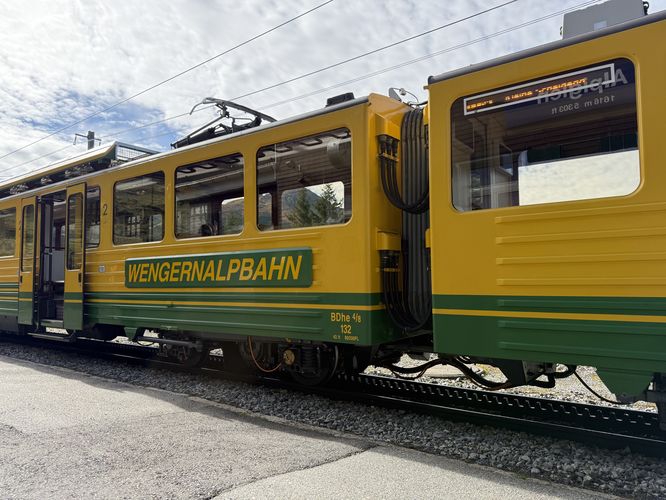 Hike ends at Alpiglen station