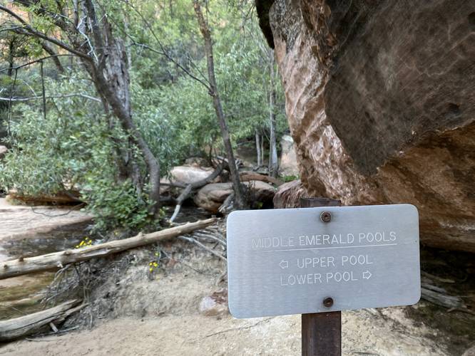 Middle Emerald Pools sign