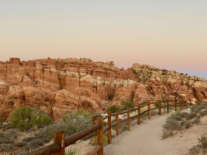 Hiking the Fiery Furnace Viewpoint Trail