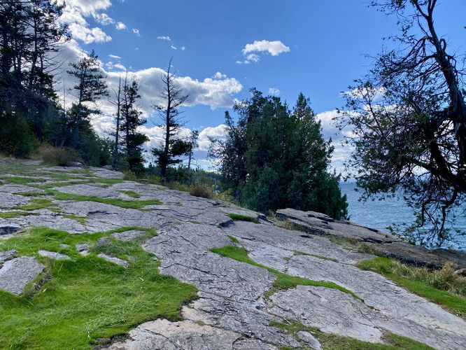 Bedrock patchwork along the shore of Flathead Lake
