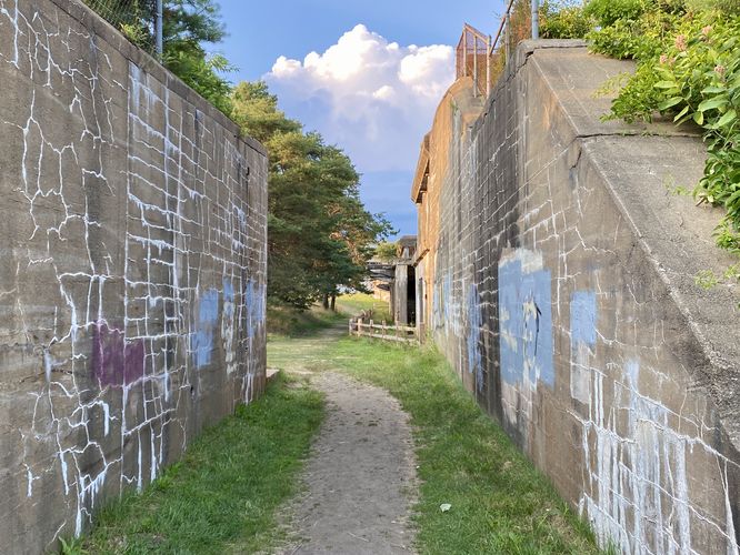 Walking between Battery William Lytle and Battery David Hunter